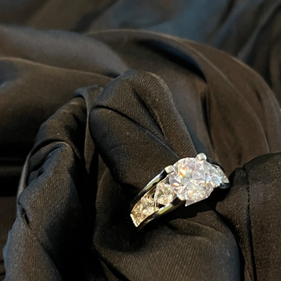 ENGAGEMENT RINGS WEDDING RINGS VALENTINES - Picture 7 of 9